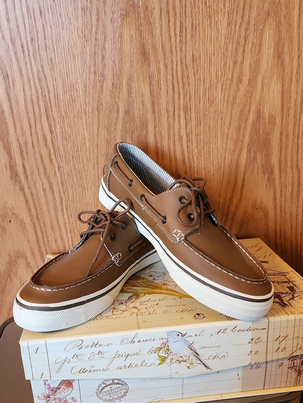 Bass Men's Tan Leather Boat Shoes with White Sole